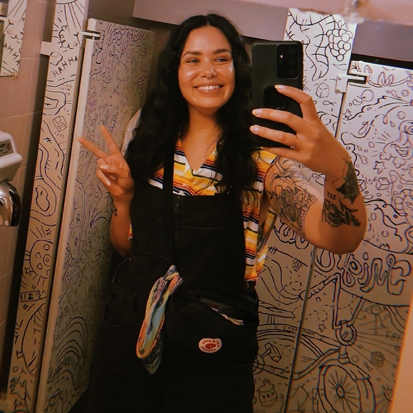 Meet your Posher, Aleeta - Picture 1 of 1